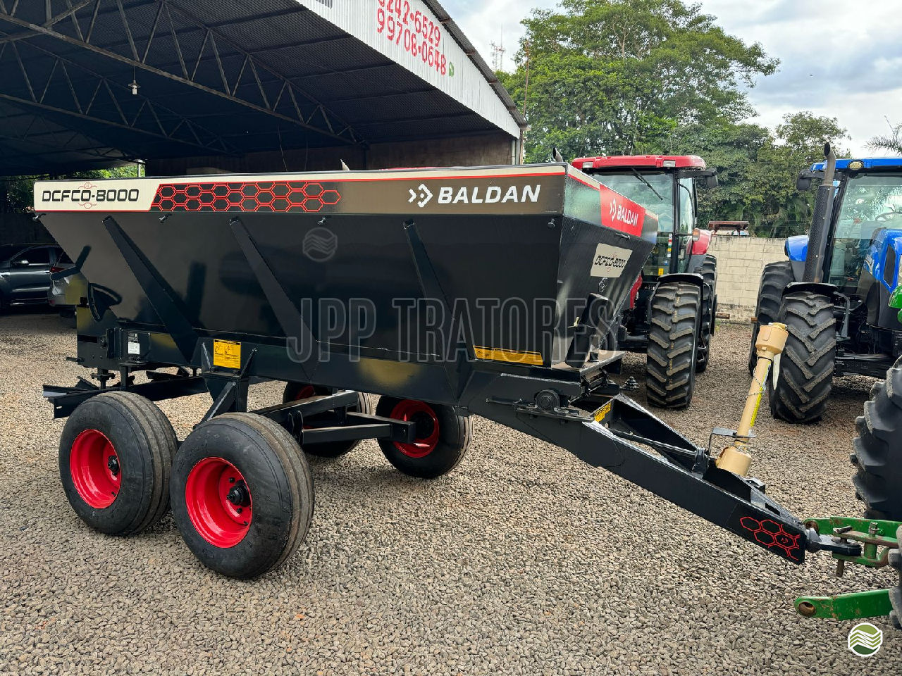 IMPLEMENTOS AGRICOLAS DISTRIBUIDOR CALCÁRIO 8000 Kg JPP Tratores MONTE ALTO SÃO PAULO SP